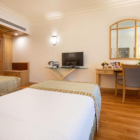 The Orchid Hotel Mumbai Vile Parle Εξωτερικό φωτογραφία A room at the Taj Bengal
