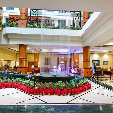 The Orchid Hotel Mumbai Vile Parle Εξωτερικό φωτογραφία The lobby of the hotel