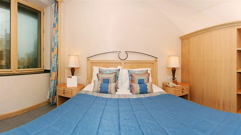 The Orchid Hotel Mumbai Vile Parle Εξωτερικό φωτογραφία A bedroom at the hotel