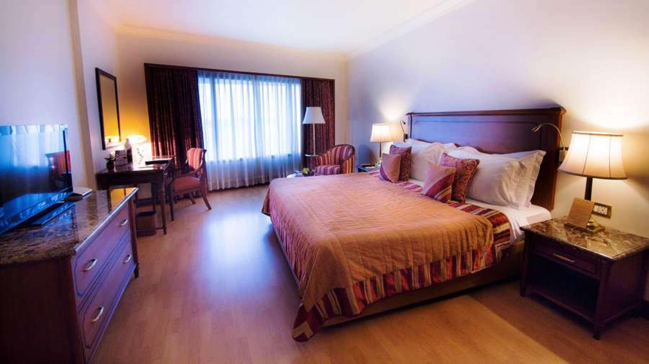The Orchid Hotel Mumbai Vile Parle Εξωτερικό φωτογραφία A room at the hotel