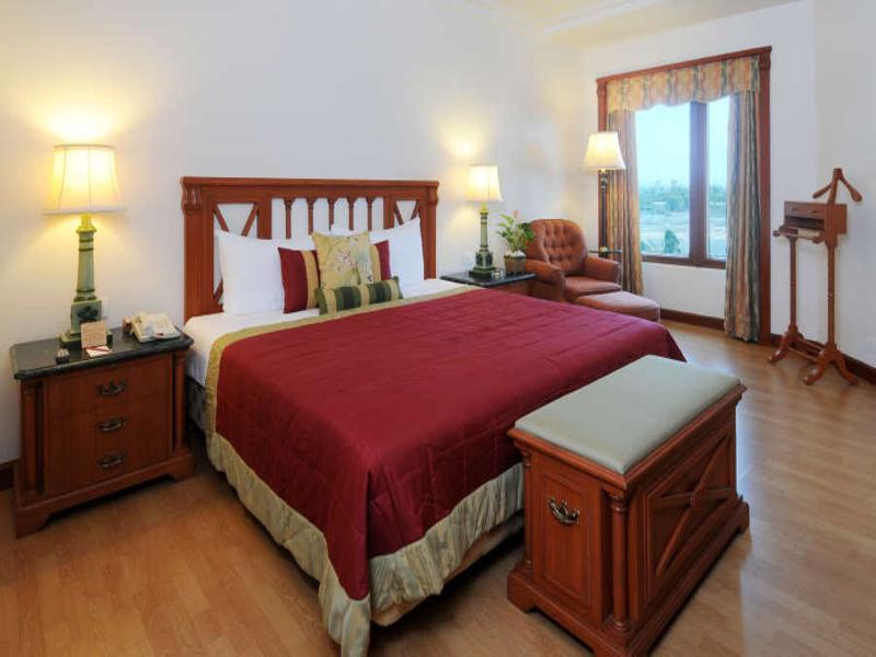 The Orchid Hotel Mumbai Vile Parle Εξωτερικό φωτογραφία A bedroom at the hotel
