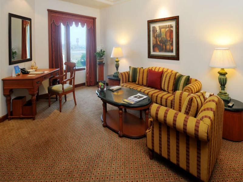 The Orchid Hotel Mumbai Vile Parle Εξωτερικό φωτογραφία A living room in a suite at the Taj Bengal