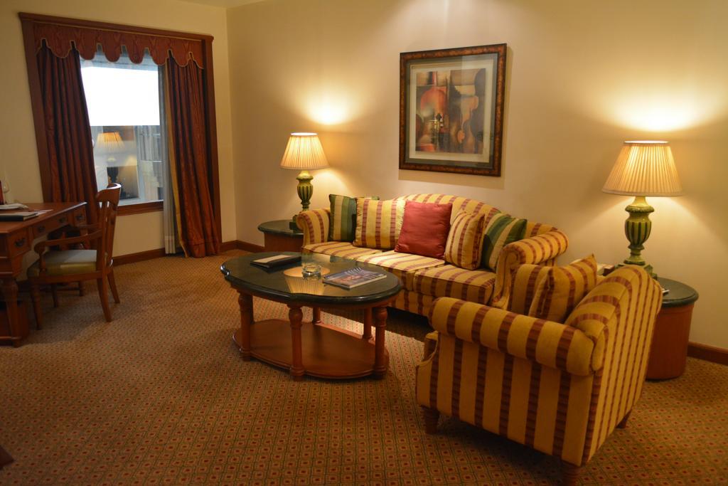 The Orchid Hotel Mumbai Vile Parle Εξωτερικό φωτογραφία A living room at the Ritz-Carlton, Boston