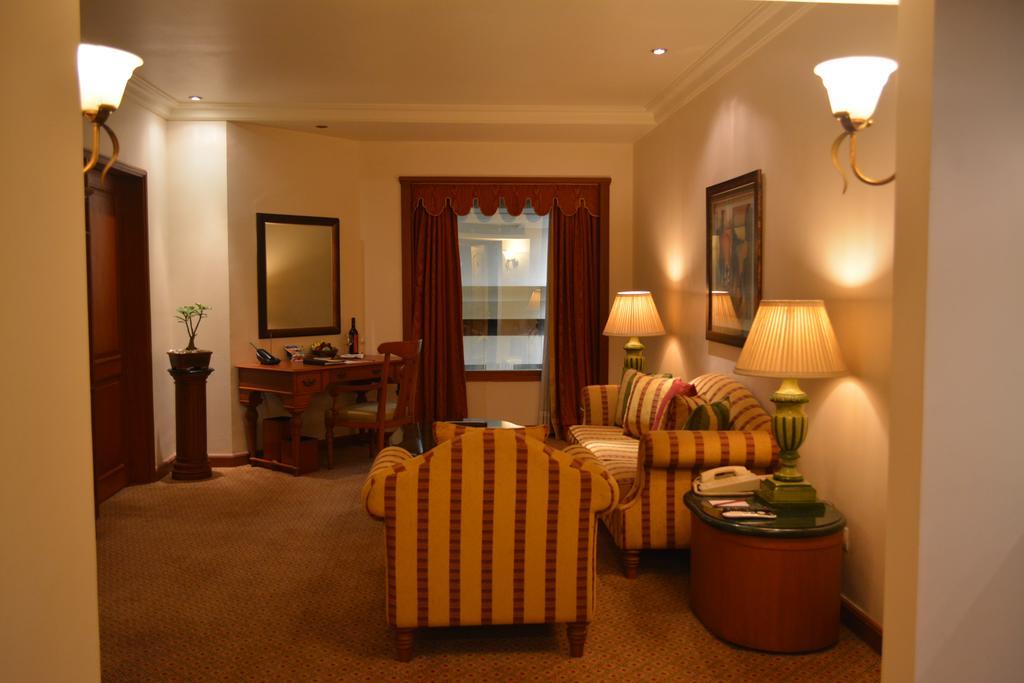The Orchid Hotel Mumbai Vile Parle Εξωτερικό φωτογραφία A suite at the Taj Mahal Palace