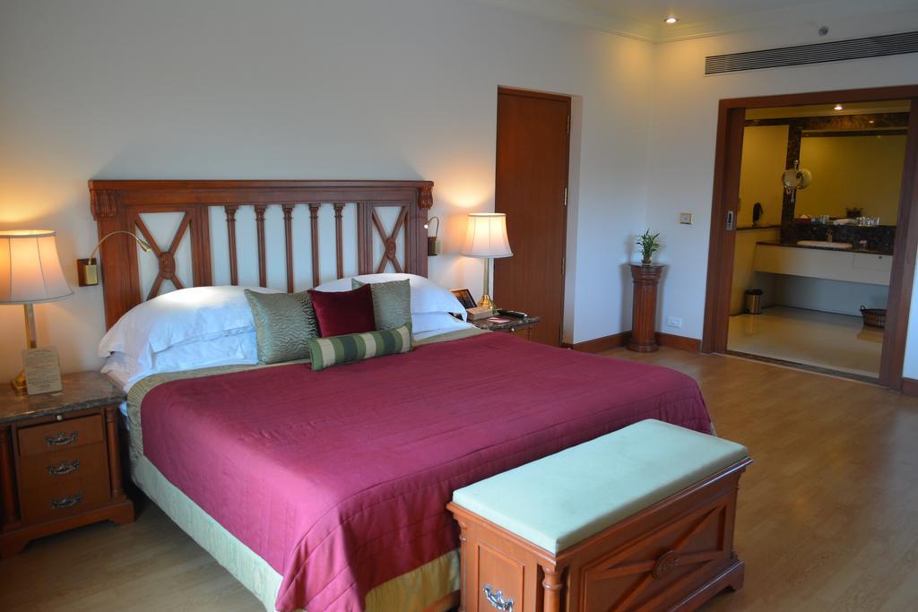 The Orchid Hotel Mumbai Vile Parle Εξωτερικό φωτογραφία A bedroom at the Taj Bengal