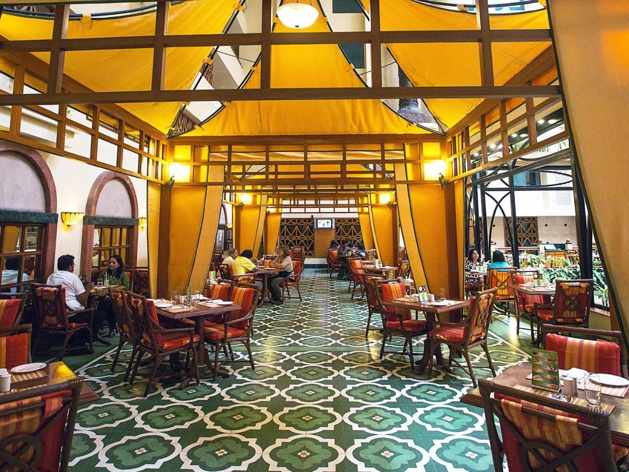 The Orchid Hotel Mumbai Vile Parle Εξωτερικό φωτογραφία Interior of the restaurant