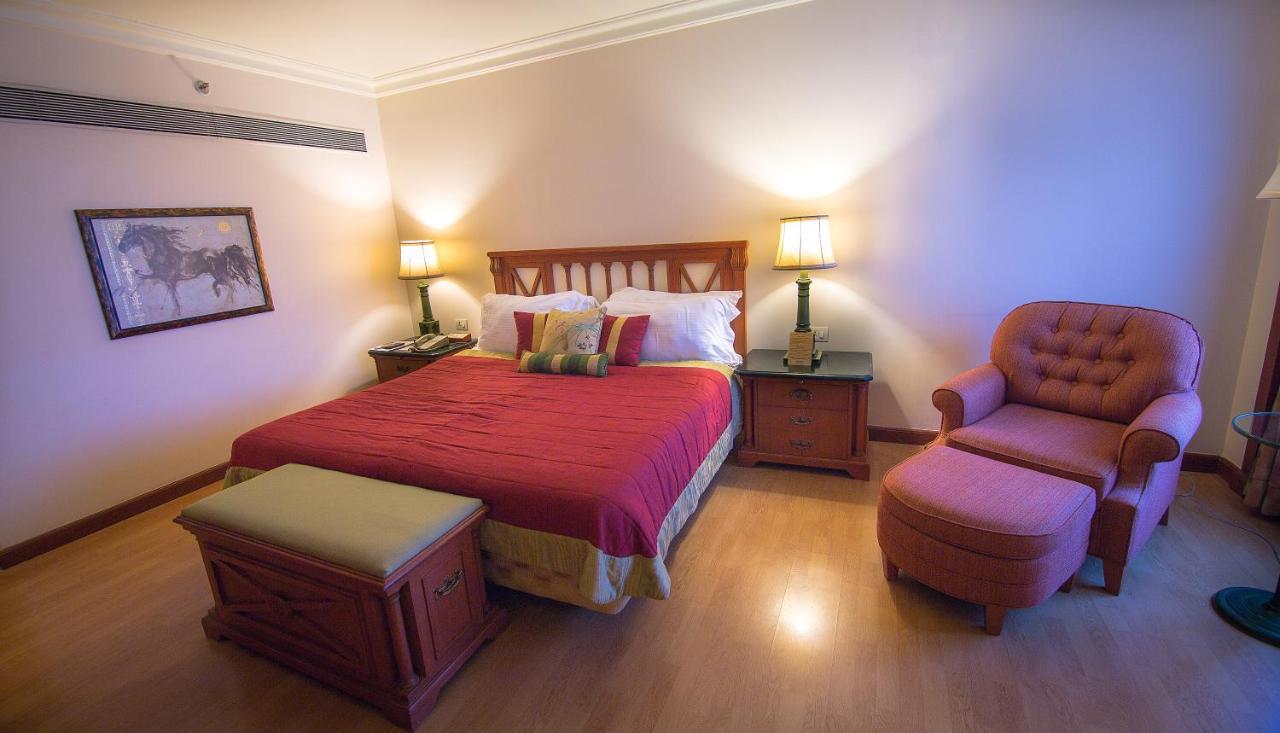 The Orchid Hotel Mumbai Vile Parle Εξωτερικό φωτογραφία A bedroom at the Taj Bengal