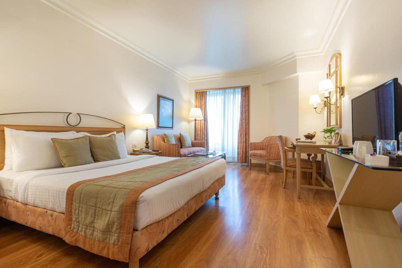 The Orchid Hotel Mumbai Vile Parle Εξωτερικό φωτογραφία A room at the hotel