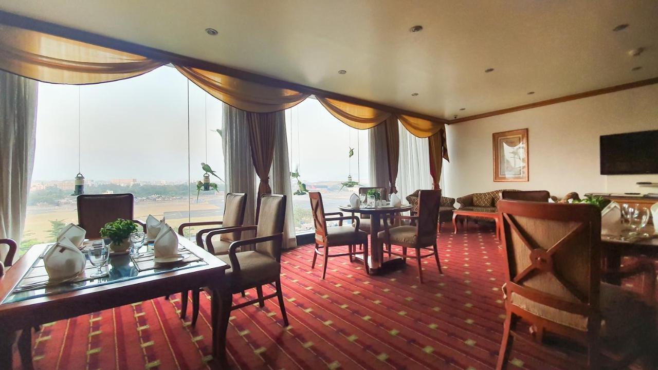 The Orchid Hotel Mumbai Vile Parle Εξωτερικό φωτογραφία The lounge at the airport