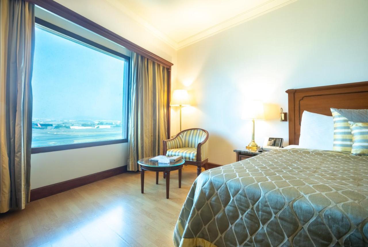 The Orchid Hotel Mumbai Vile Parle Εξωτερικό φωτογραφία A room at the hotel