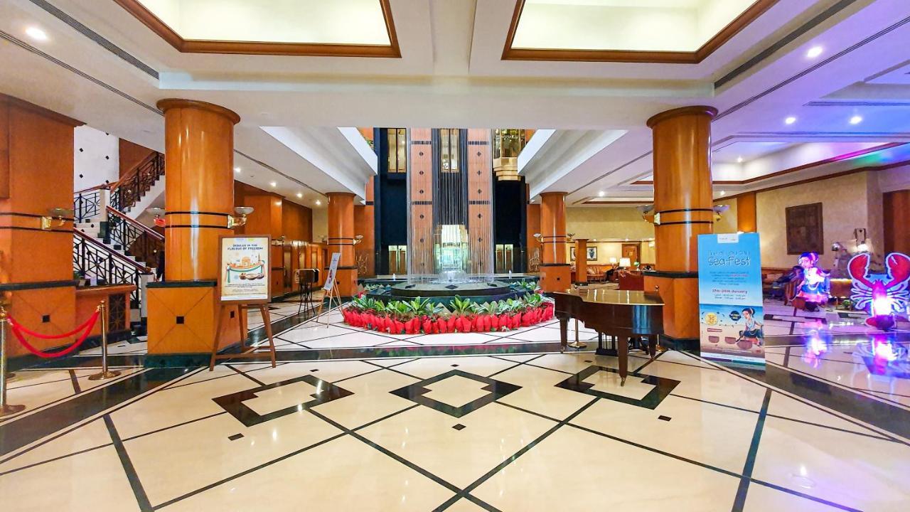 The Orchid Hotel Mumbai Vile Parle Εξωτερικό φωτογραφία The lobby of the hotel